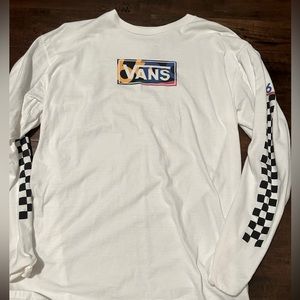 This is a vans long sleeve checkered Size L